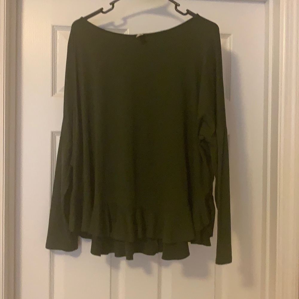 Long sleeved ruffle bottom, batwing top!